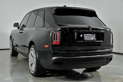 2022 Rolls-Royce Black Badge Cullinan   - Photo 10 - Joliet, IL 60435