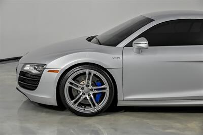 2012 Audi R8 5.2 quattro   - Photo 8 - Joliet, IL 60435