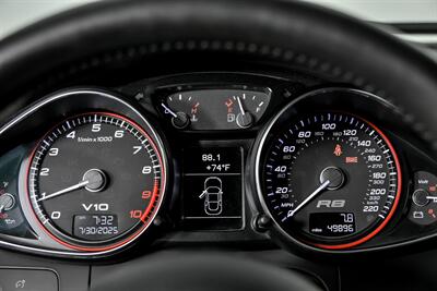 2012 Audi R8 5.2 quattro   - Photo 26 - Joliet, IL 60435