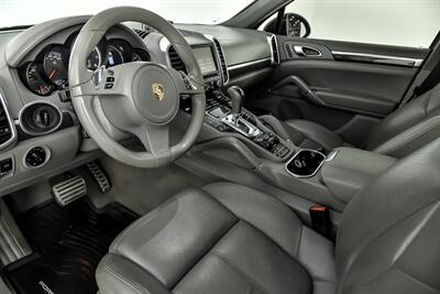 2013 Porsche Cayenne Turbo   - Photo 21 - Joliet, IL 60435