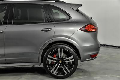 2013 Porsche Cayenne Turbo   - Photo 8 - Joliet, IL 60435