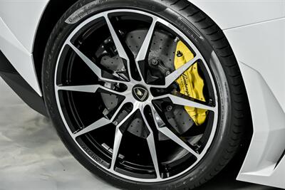 2017 Lamborghini Aventador LP 700-4-FRESH SERVICE!   - Photo 20 - Joliet, IL 60435
