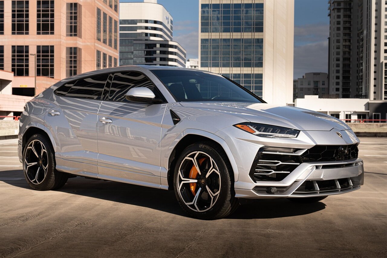 2019 Lamborghini Urus Base's photo