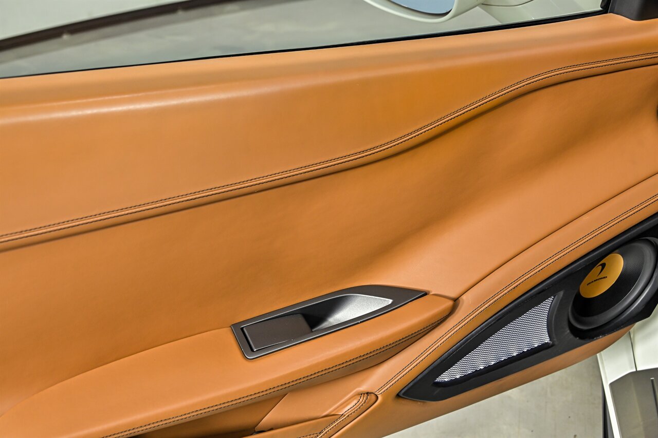 2013 Ferrari 458 Spider Base - Photo 15