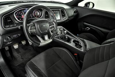 2015 Dodge Challenger SRT 392   - Photo 21 - Joliet, IL 60435