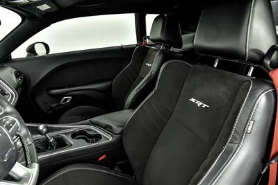 2015 Dodge Challenger SRT 392   - Photo 23 - Joliet, IL 60435