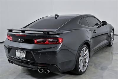 2017 Chevrolet Camaro SS   - Photo 12 - Joliet, IL 60435