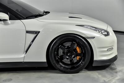 2014 Nissan GT-R Premium   - Photo 15 - Joliet, IL 60435