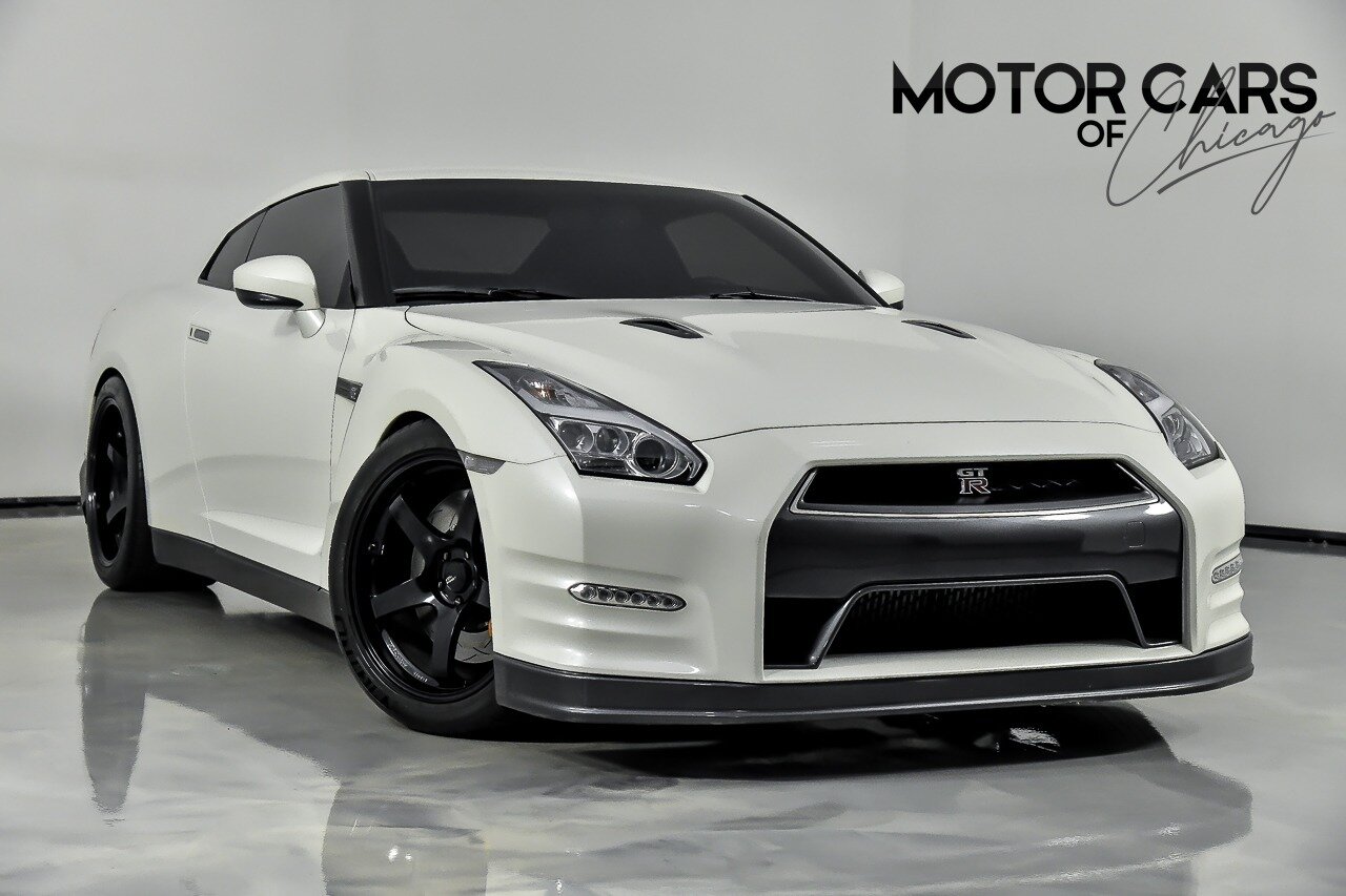2014 Nissan GT-R Premium - Photo 1 - Joliet, IL 60435