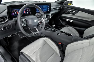 2024 Ford Mustang GT   - Photo 20 - Joliet, IL 60435