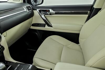 2023 Lexus GX 460   - Photo 37 - Joliet, IL 60435