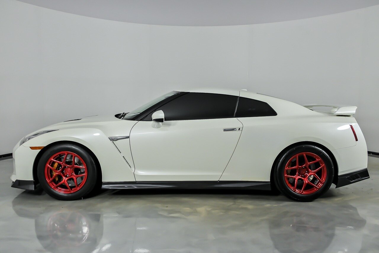 2019 Nissan GT-R Premium - Photo 8