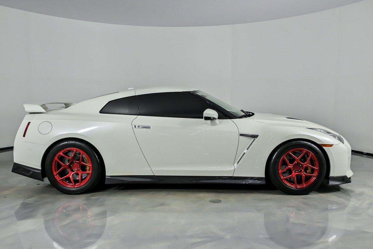 2019 Nissan GT-R Premium - Photo 14