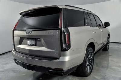 2021 Cadillac Escalade Sport   - Photo 12 - Joliet, IL 60435