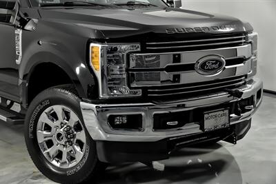 2017 Ford F-350 Super Duty Lariat   - Photo 3 - Joliet, IL 60435