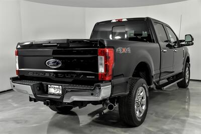 2017 Ford F-350 Super Duty Lariat   - Photo 11 - Joliet, IL 60435