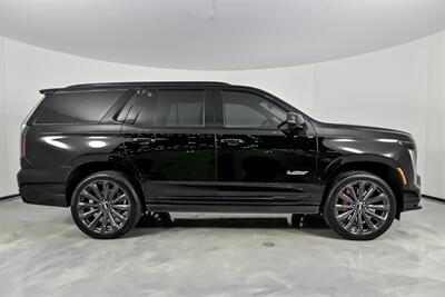 2026 Cadillac Escalade-V   - Photo 14 - Joliet, IL 60435