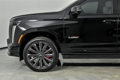 2026 Cadillac Escalade-V   - Photo 7 - Joliet, IL 60435