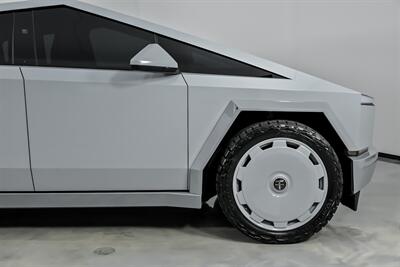 2024 Tesla Cybertruck -$30K MODS-FULL PAINT TO MATCH! - Photo 14 - Joliet, IL 60435