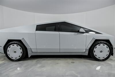 2024 Tesla Cybertruck -$30K MODS-FULL PAINT TO MATCH! - Photo 13 - Joliet, IL 60435