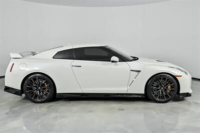 2021 Nissan GT-R Premium - Photo 14 - Joliet, IL 60435