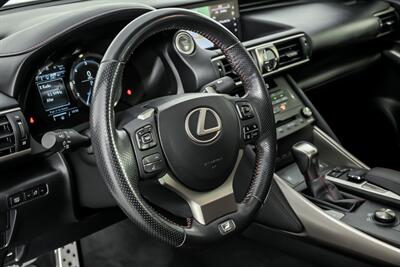 2019 Lexus IS 300   - Photo 24 - Joliet, IL 60435