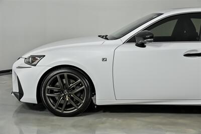 2019 Lexus IS 300   - Photo 7 - Joliet, IL 60435