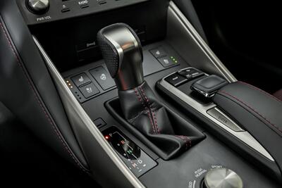 2019 Lexus IS 300   - Photo 37 - Joliet, IL 60435