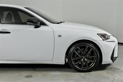 2019 Lexus IS 300   - Photo 15 - Joliet, IL 60435