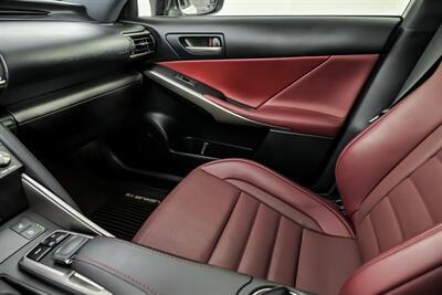 2019 Lexus IS 300   - Photo 39 - Joliet, IL 60435