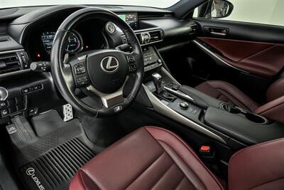 2019 Lexus IS 300   - Photo 19 - Joliet, IL 60435