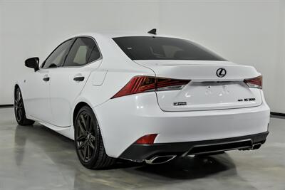 2019 Lexus IS 300   - Photo 10 - Joliet, IL 60435