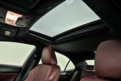 2019 Lexus IS 300   - Photo 22 - Joliet, IL 60435