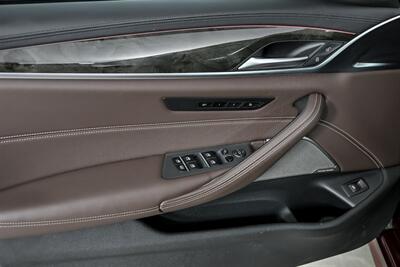 2022 BMW 5 Series M550i xDrive   - Photo 17 - Joliet, IL 60435