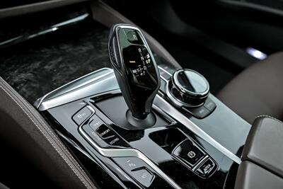 2022 BMW 5 Series M550i xDrive   - Photo 39 - Joliet, IL 60435
