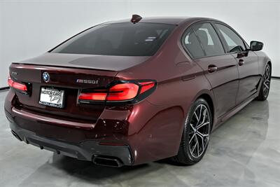 2022 BMW 5 Series M550i xDrive   - Photo 12 - Joliet, IL 60435