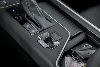 2024 Lexus GX 550 Luxury+   - Photo 36 - Joliet, IL 60435