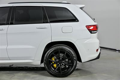 2018 Jeep Grand Cherokee Trackhawk-WHITE ON RED-KOOKS HEADERS-CLEAN CARFAX   - Photo 9 - Joliet, IL 60435