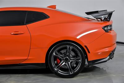 2020 Chevrolet Camaro ZL1 1LE-RANGE ORANGE CRUSH   - Photo 9 - Joliet, IL 60435