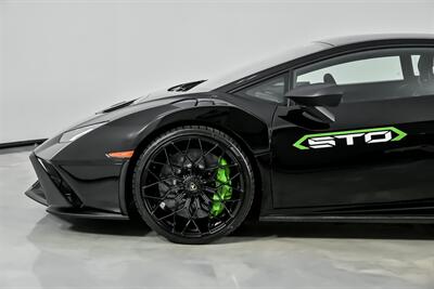 2022 Lamborghini Huracan STO - Photo 7 - Joliet, IL 60435