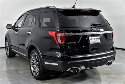 2018 Ford Explorer Platinum   - Photo 10 - Joliet, IL 60435