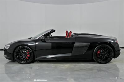 2017 Audi R8 5.2 quattro V10 Spyder   - Photo 8 - Joliet, IL 60435