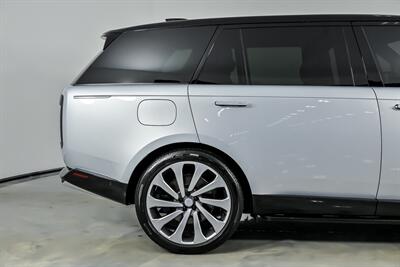 2025 Land Rover Range Rover P530 SE LWB   - Photo 13 - Joliet, IL 60435