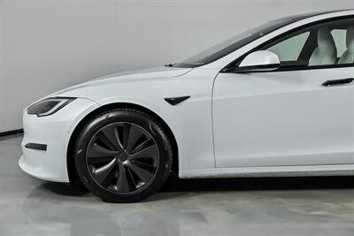2022 Tesla Model S -WHITE ON WHITE!   - Photo 7 - Joliet, IL 60435