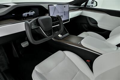 2022 Tesla Model S -WHITE ON WHITE!   - Photo 19 - Joliet, IL 60435