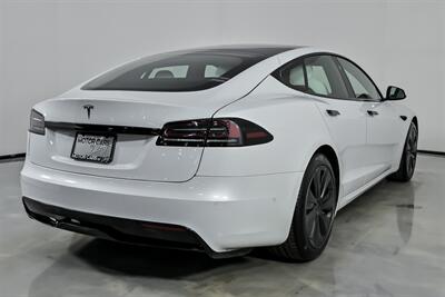 2022 Tesla Model S -WHITE ON WHITE!   - Photo 12 - Joliet, IL 60435