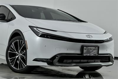 2023 Toyota Prius LE   - Photo 3 - Joliet, IL 60435