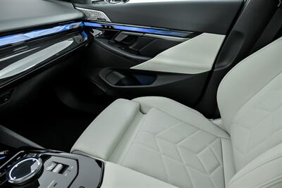 2025 BMW i5 xDrive40   - Photo 38 - Joliet, IL 60435