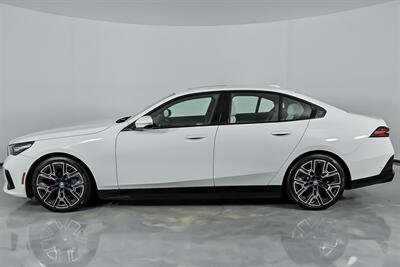 2025 BMW i5 xDrive40   - Photo 8 - Joliet, IL 60435