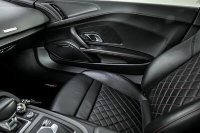2017 Audi R8 5.2 quattro V10 Plus   - Photo 42 - Joliet, IL 60435